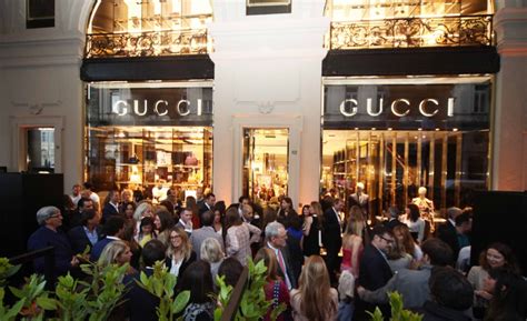 via roma 250 gucci torino